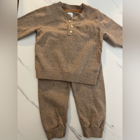 GAP Other - Toddler sweater and pants set